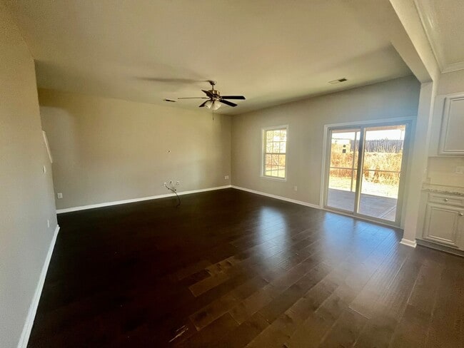 Photo - 5 Bedroom 3 Bathroom Home in Pendleton