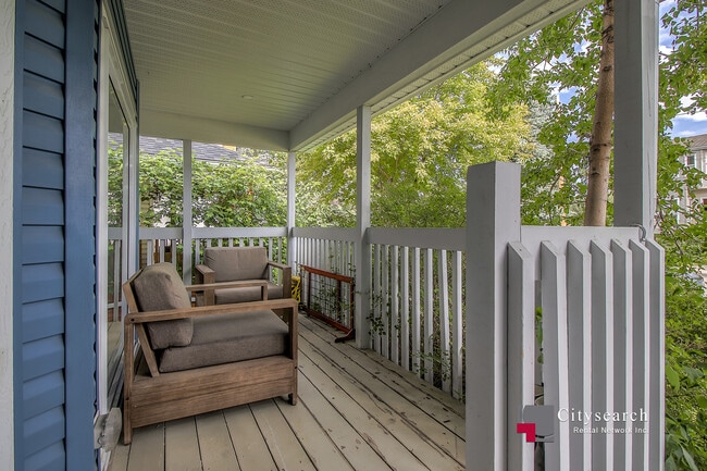 Photo - 127-38a 38a Ave SW