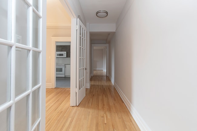 Building Photo - Pickwick Arms