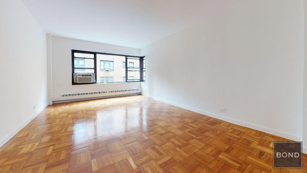 Photo - 412 E 55th St Apartamento Unidad 11A