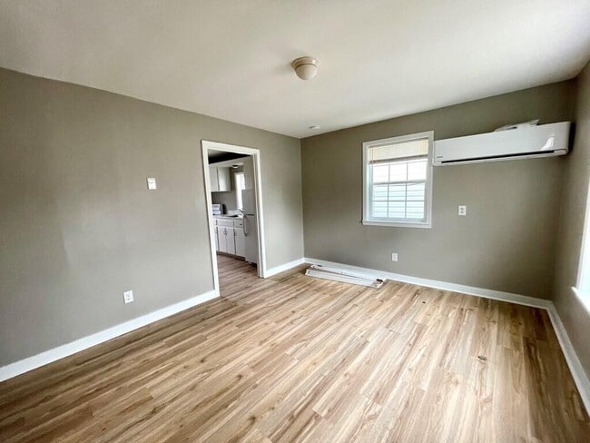 Photo - 308 E 18th St Unit Apt 4