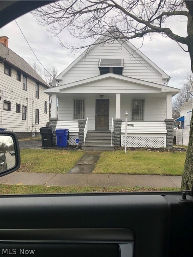 Photo - 9905 Dunlap Ave Casa