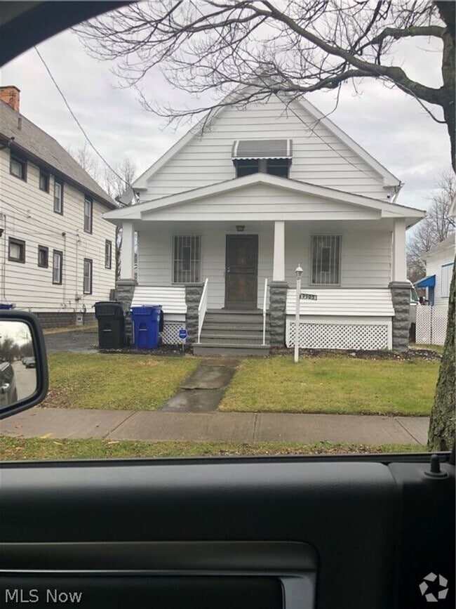 Building Photo - 9905 Dunlap Ave Rental