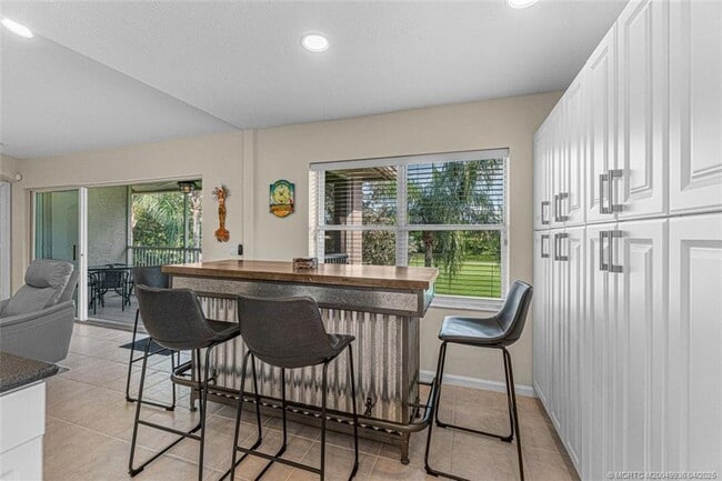 Building Photo - 8050 Aberdeen Dr Unit 202 Rental