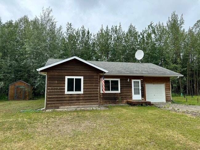 2 Bed/ 2 Bath Single Family Home With a Ga... - 2 Bed/ 2 Bath Single Family Home With a Ga...