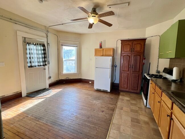 Photo - 216 E South St