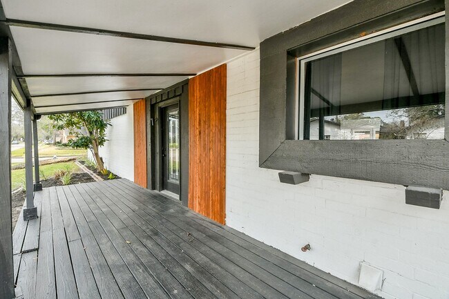 Photo - 6002 Greenmont Dr