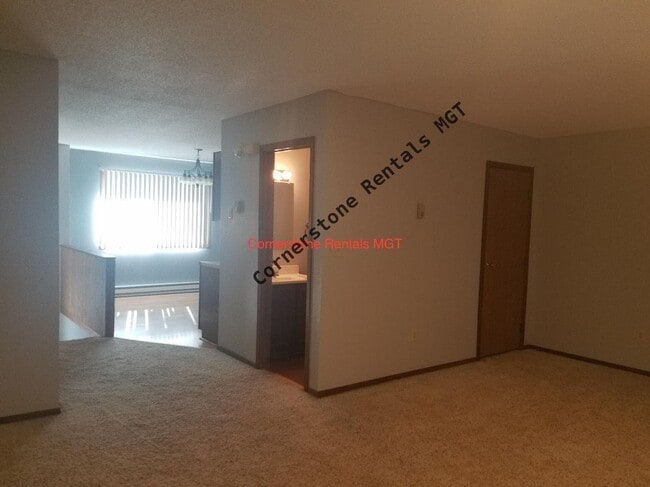 Photo - 952 9th Ave SE