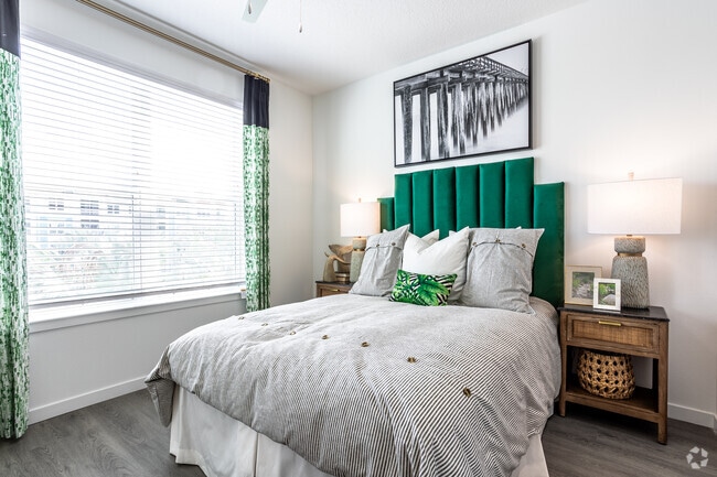 2BD,2BA - 1130SF