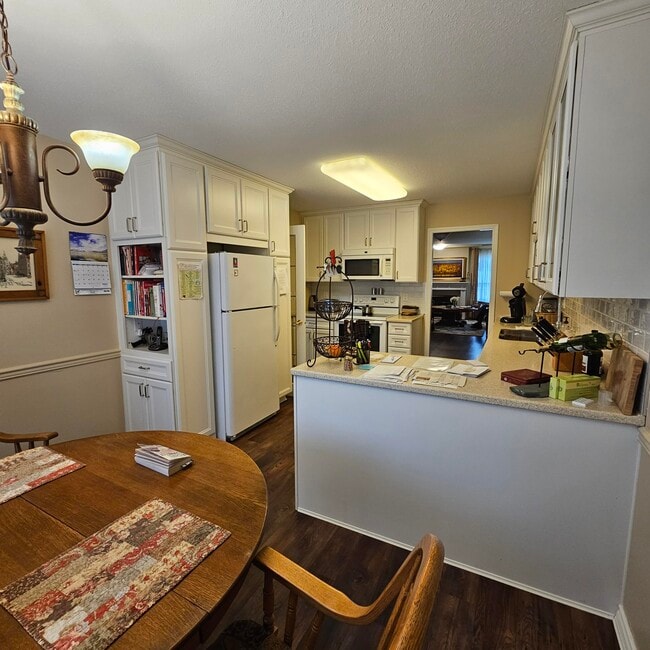 Photo - 3115-3115 Trafalgar St