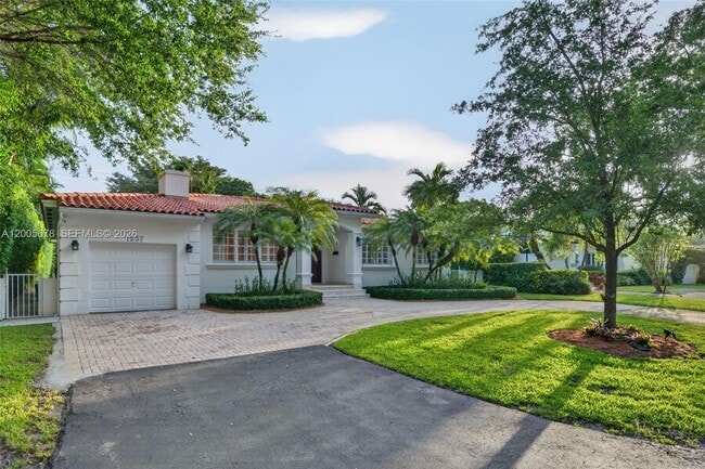 Photo - 1237 Aduana Ave