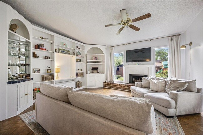 Photo - 3581 Poplar Ave