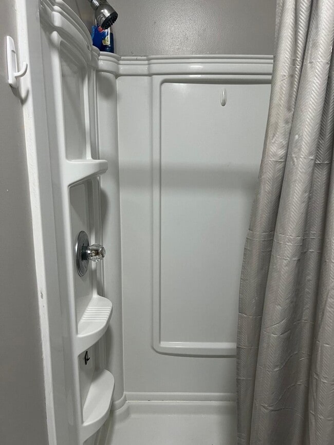 Photo - 14 Poplar Rd Unit 1R