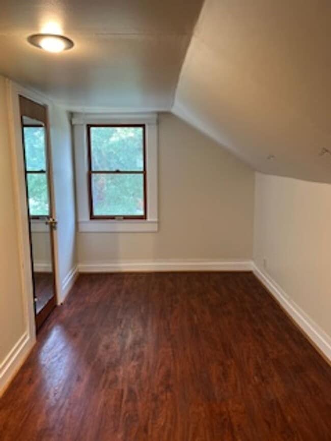 Photo - Adorable Downtown Marion Rental!