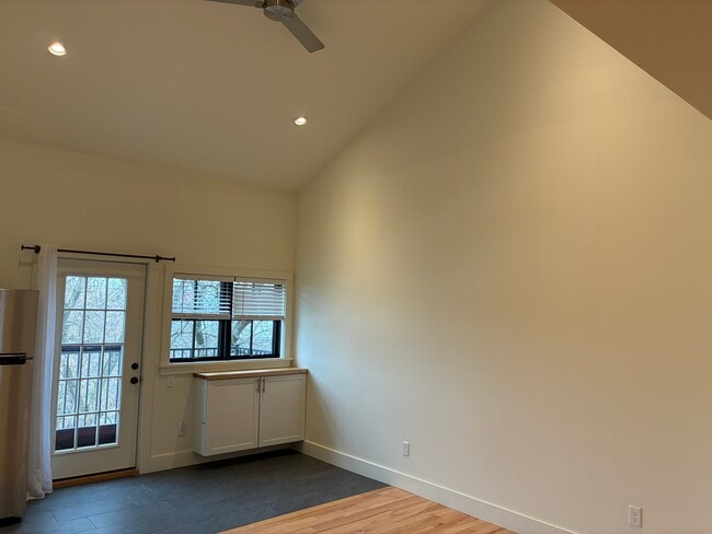 Photo - 217 State St