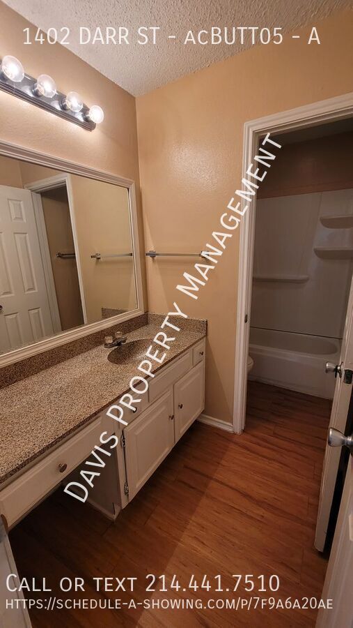 Photo - 1402 Darr St Unit A