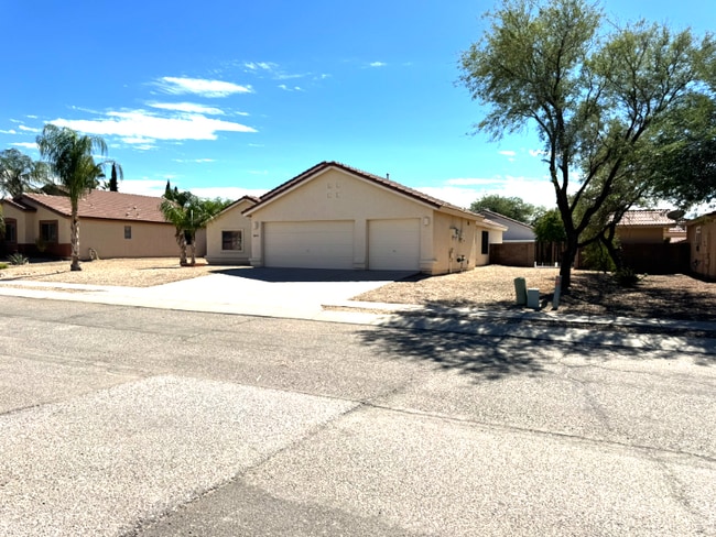 Photo - 8628 Esselmont Dr E