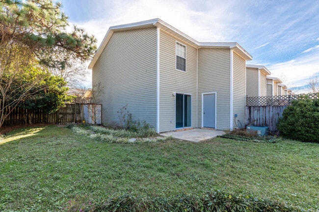 2415 Suwanee Ln