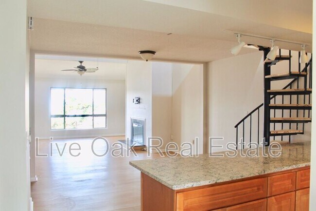Photo - 3200 Lynnhaven Dr Unit 309