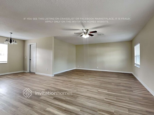 Photo - 320 Roosevelt Square