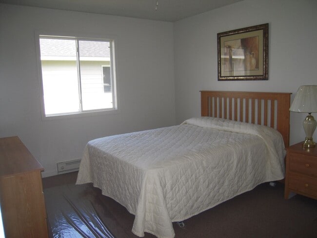 Photo - 3 Bedroom, Single-story Townhomes for rent... Unidad 718 1st St S.