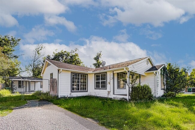 Photo - 2311 Wavell St