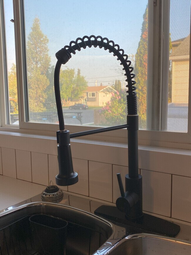 Photo - 10612 154 St NW