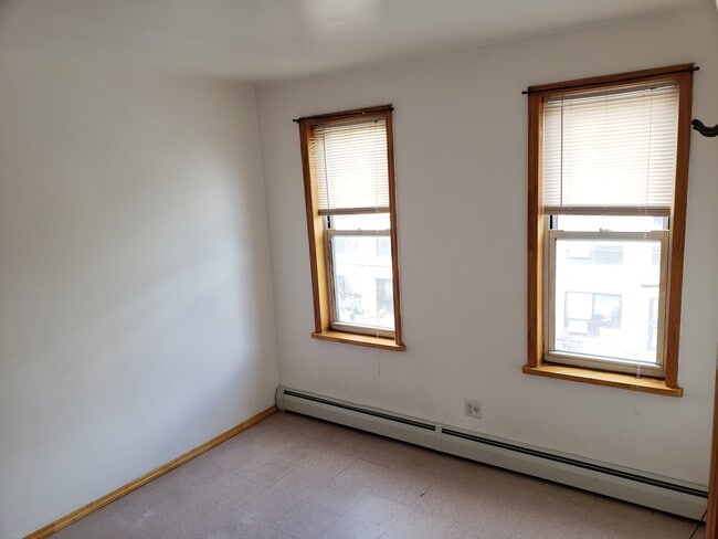 Building Photo - 8413 52nd Ave Unit 8413 2Rear