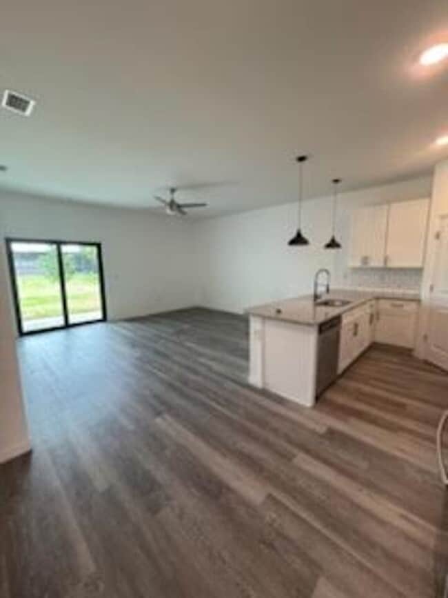Photo - 2028 NE 8th Pl
