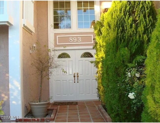 Photo - 893 Lindawood St