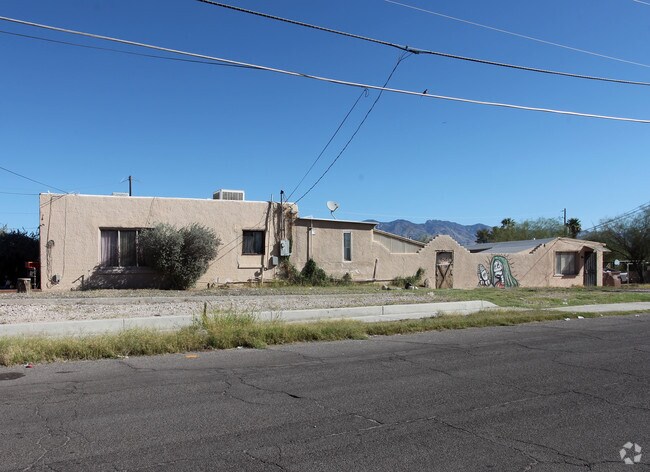 Primary Photo - 2602 N Balboa Ave