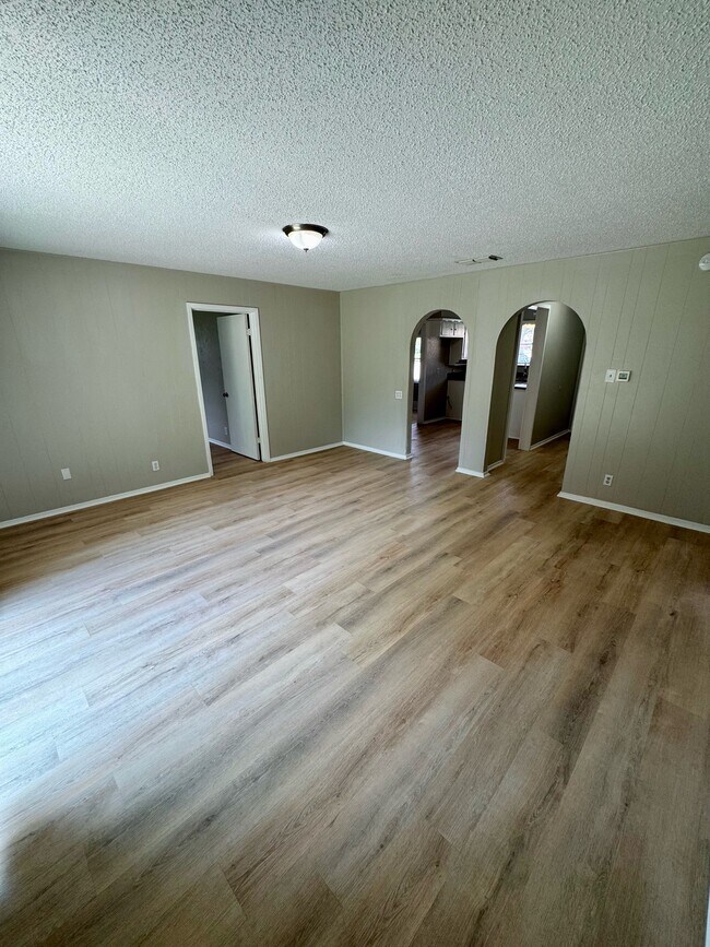 Photo - 6000 Lindy Ln