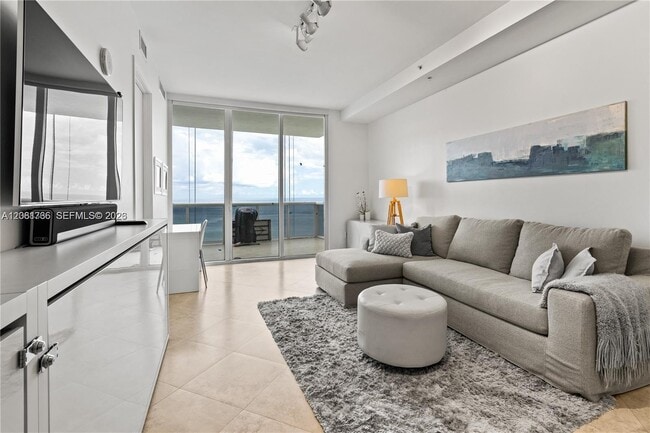 Building Photo - 18201 Collins Ave Unit 3702