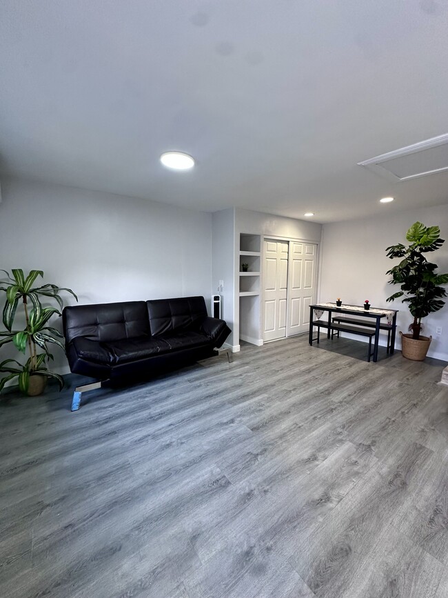 12122 183rd St Unidad Studio for rent