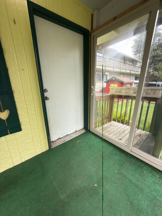 Photo - 2547 NE Holmes Rd