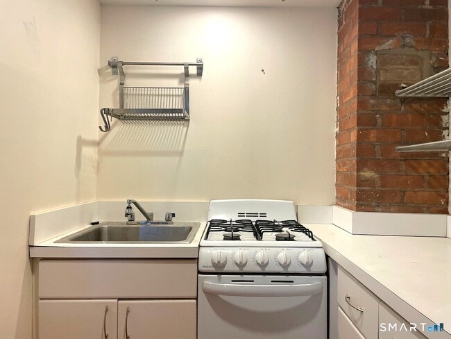 540 Whitney Ave Unit 4