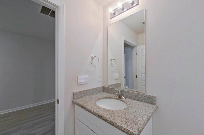 401 Monarch Ln