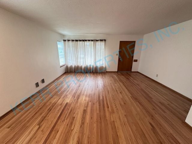 Charming 2-Bed Oasis with 1,111 Sq Ft of Comfort in Vibrant SE Portland!