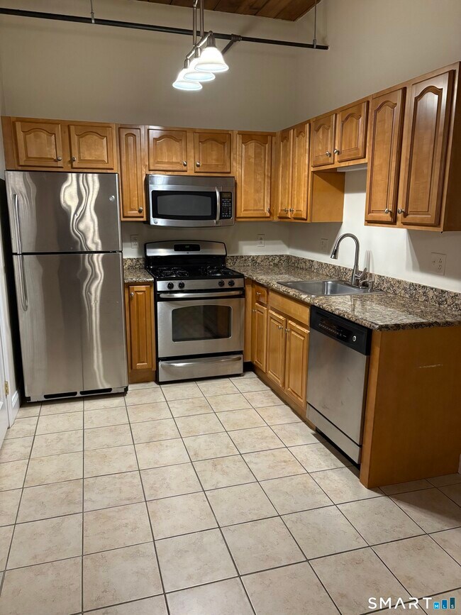 Photo - 145 Canal St E