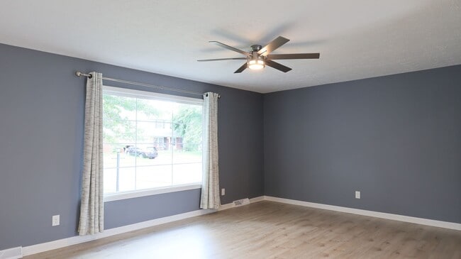 Photo - Spacious Modern 4 bedroom, 1 Full Ba, 2 Half bath