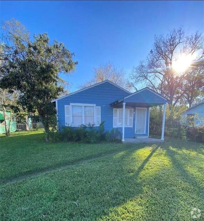 Building Photo - 5618 E Crosstimbers St Rental