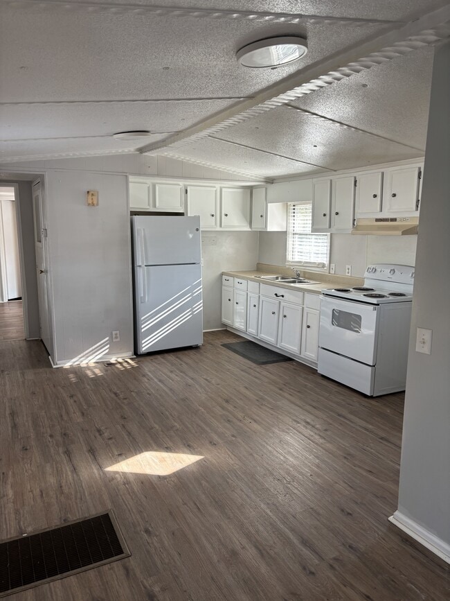 Photo - 559 Wancy Cir