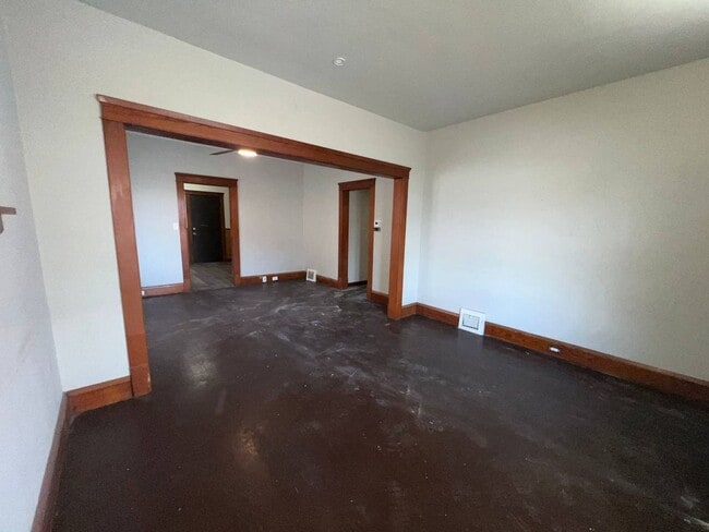 Building Photo - 4091 E 56th St