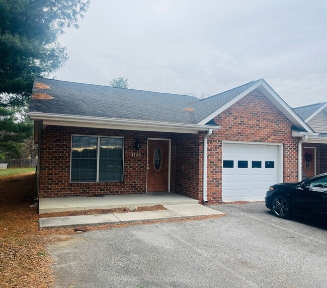 Building Photo - 1140 Huff Ln