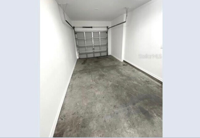 1 car garage - 4350 Tyler Cir N