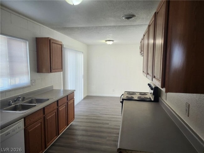 Photo - 2700 E Basswood Ave