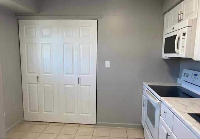 Photo - 252B Sawmill Rd Condo