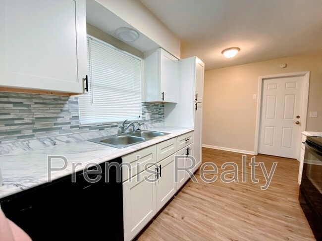 Photo - 1121 Mary Jane Ln