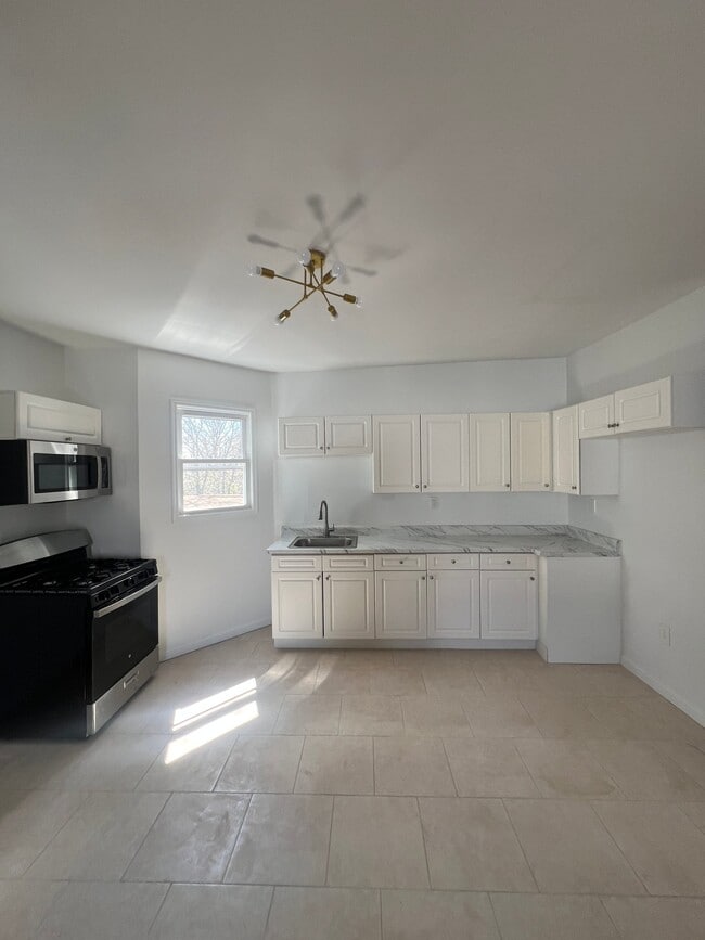 Building Photo - 820 S 15th St Unit 3R