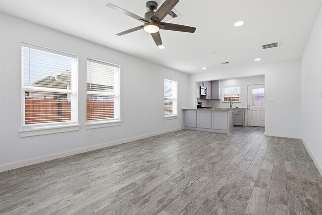 Photo - 10103 Goldcrest St